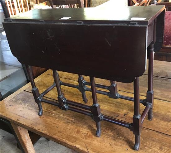 Spider leg gate leg table